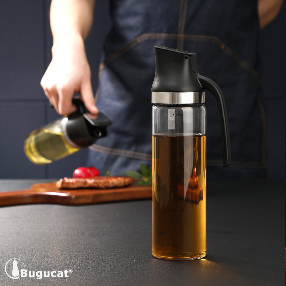 Bugucat Ölflasche 600ML, Premium Essig/Öl Spender aus Edelstahl und Glas, Olivenöl Behälter Öl Glasflasche mit Automatische Düse